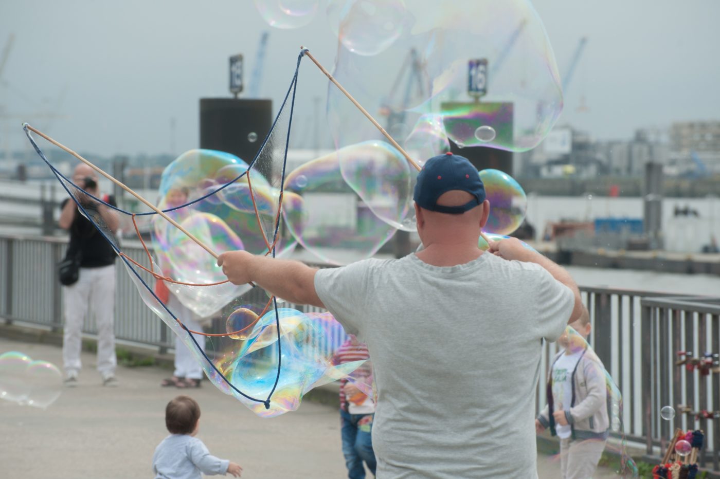 city break: artist making bubbles for tourists