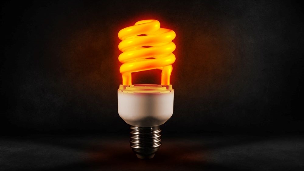 energy saving light bulb - energy deals can save single parents on benefit money