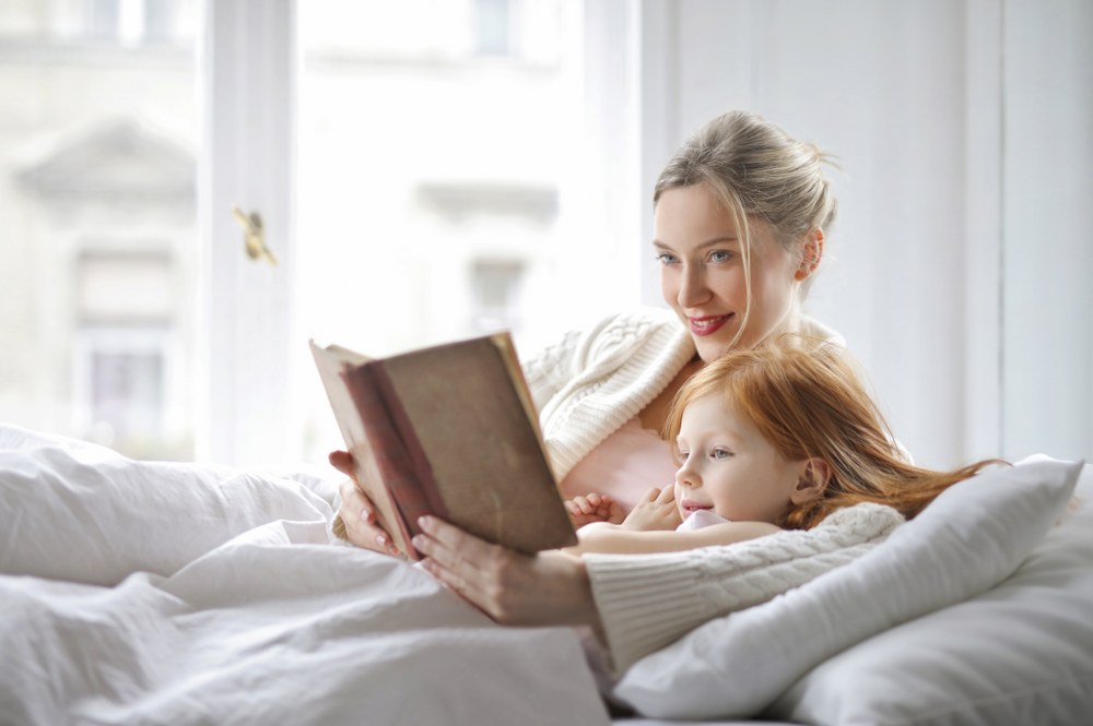 childrens books for single parents - mum and daughter reading