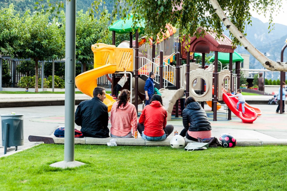 single parents meet at the playground