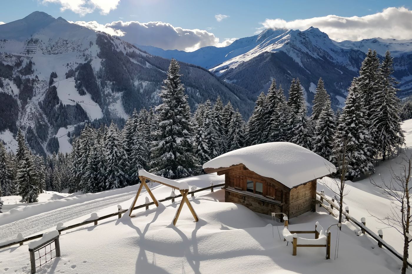 solo ski holidays in Austria - hut with panorama in Hinterglemm