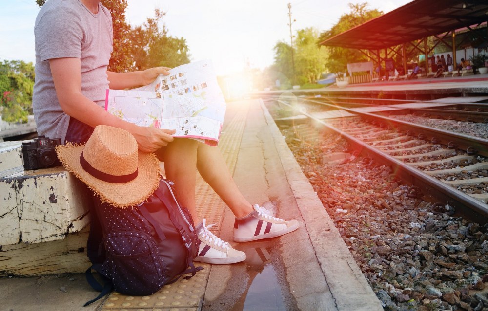 Best Apps for Solo Travellers - man reading at station