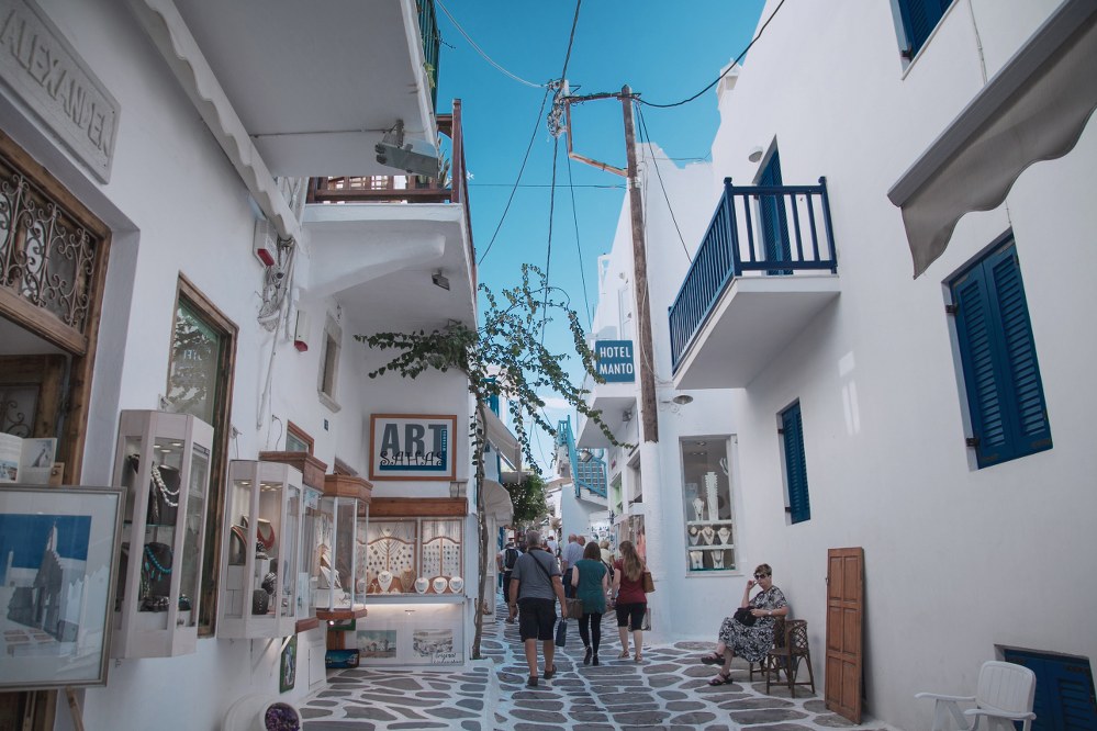 cobbled street of Mykonos town