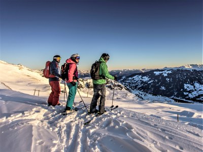 solo skiers in Mayrhofen
