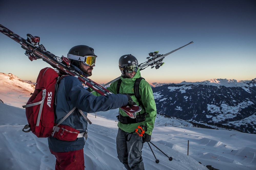 singles ski holidays - 2 skiers off piste in Austria