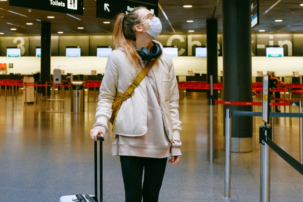 airport travel during covid with face mask