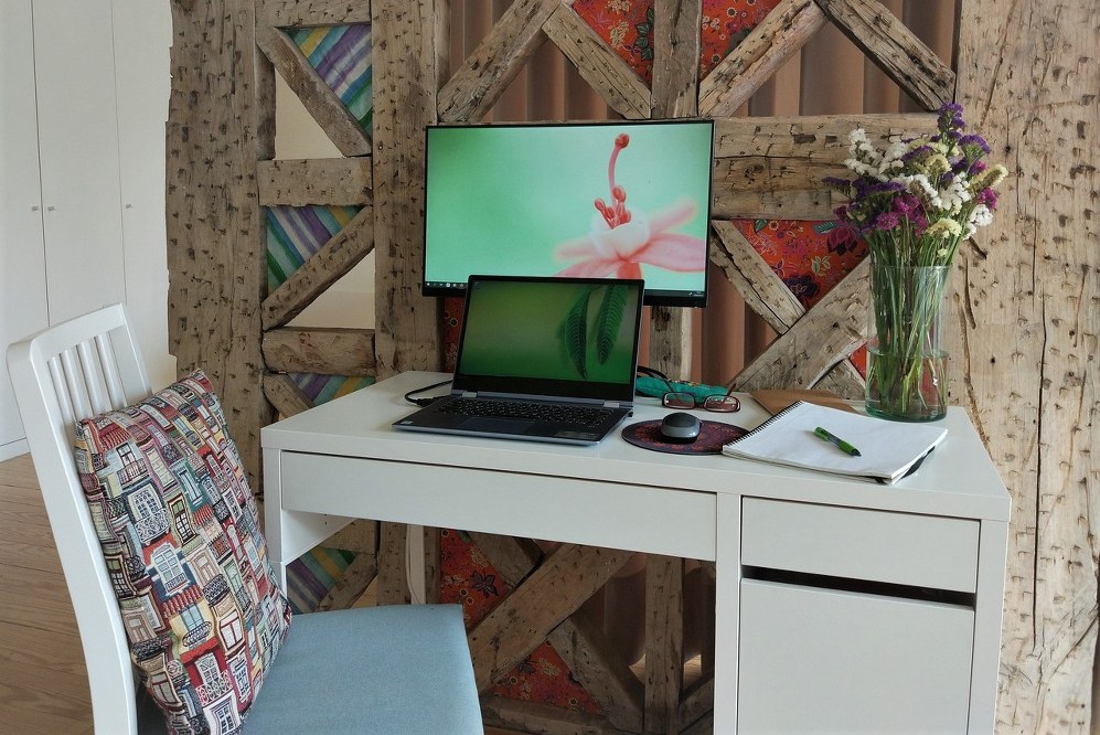 create an office space for homeworking mums