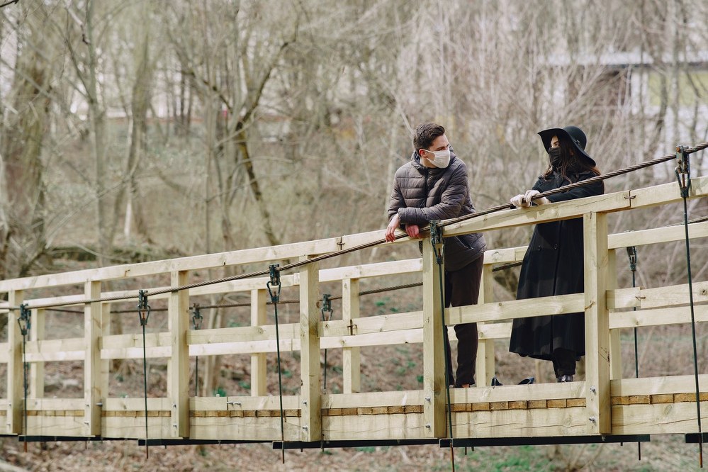 meeting for a date outdoors during COVID