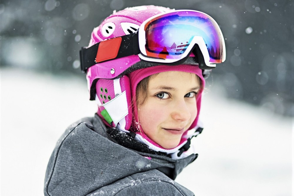 child with ski helmet and goggles