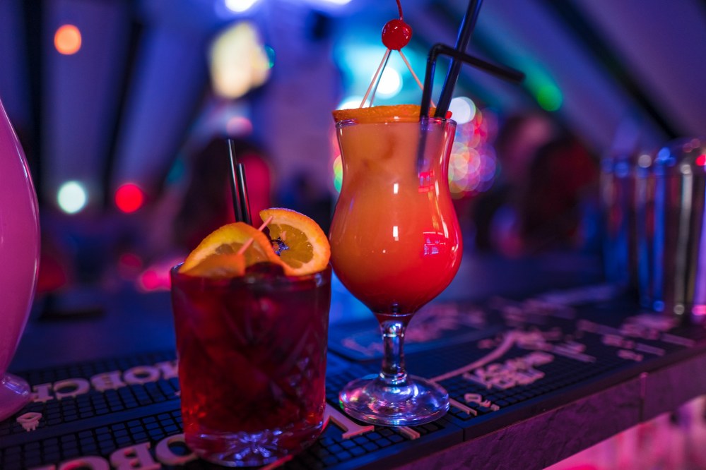 cocktails at apres ski bar