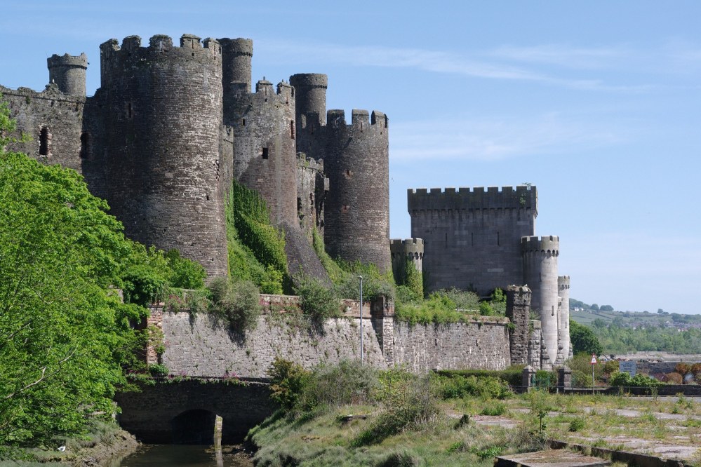Conwys Castle in North Wales is one of many castles that are must-visit attractions in the UK