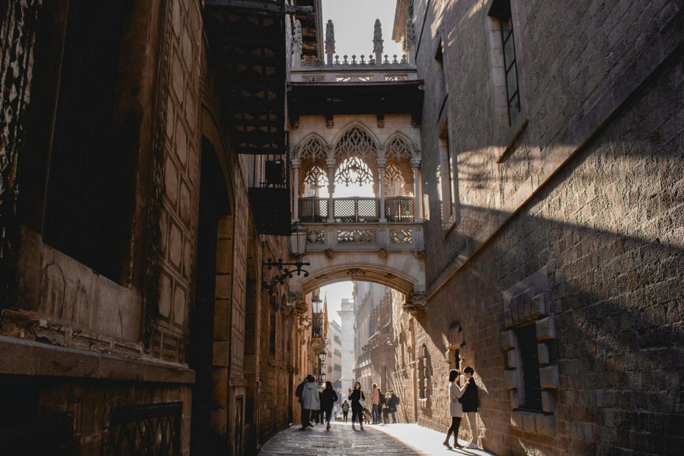 hidden treasures in famous cities - El Pont del Bisbe Barcelona