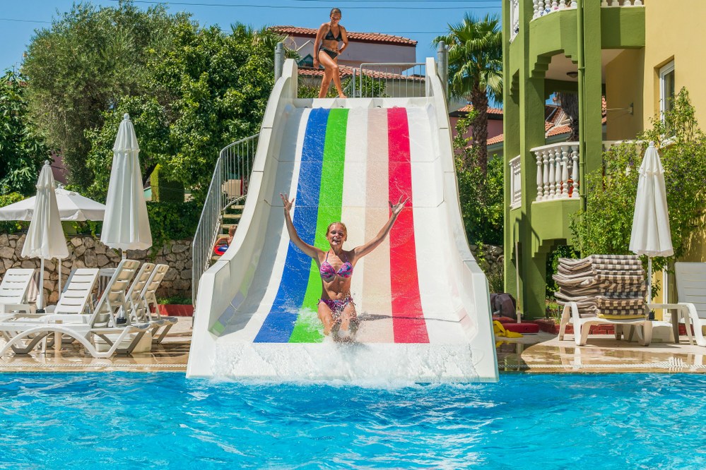 hotel pool with slides for kids