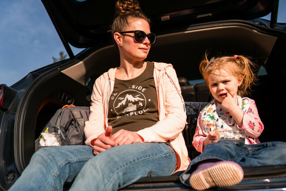 mum and daughter on family road trip