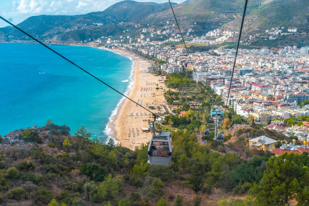 Photo: Cable car connecting Alanya Castle and Cleopatra Beach