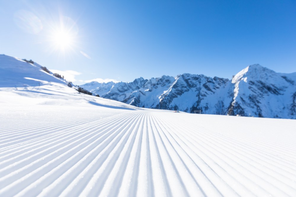 skiing in Mayrhofen: groomed piste on Mount Ahorn